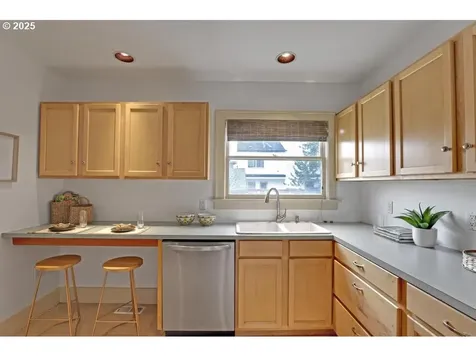 7154 N Concord Avenue Portland OR 97217