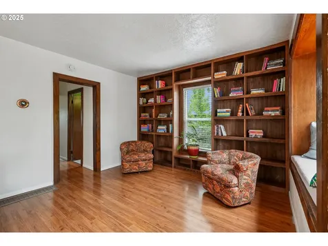 9308 E Burnside Street Portland OR 97216