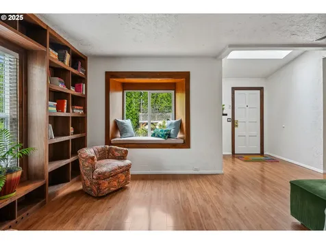9308 E Burnside Street Portland OR 97216
