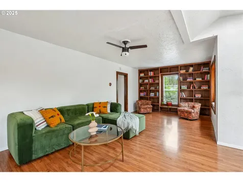 9308 E Burnside Street Portland OR 97216