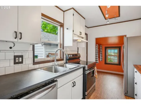 9308 E Burnside Street Portland OR 97216