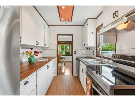 9308 E Burnside Street Portland OR 97216