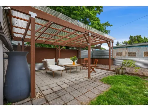 9308 E Burnside Street Portland OR 97216