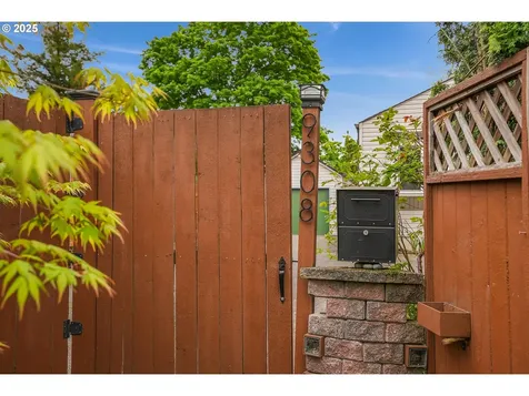 9308 E Burnside Street Portland OR 97216