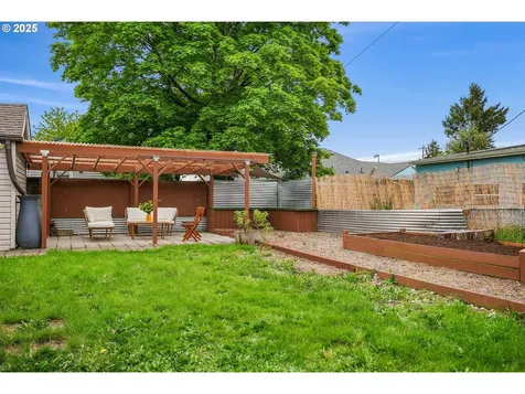 9308 E Burnside Street Portland OR 97216