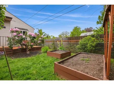 9308 E Burnside Street Portland OR 97216
