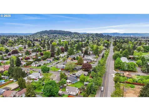 9308 E Burnside Street Portland OR 97216