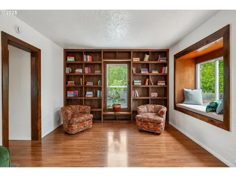 9308 E Burnside Street Portland OR 97216
