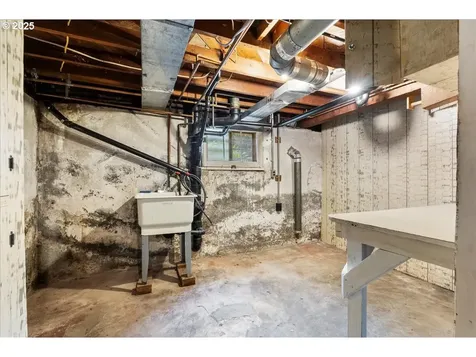 6108 SE Tenino Street Portland OR 97206