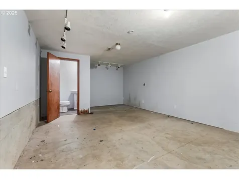 6108 SE Tenino Street Portland OR 97206