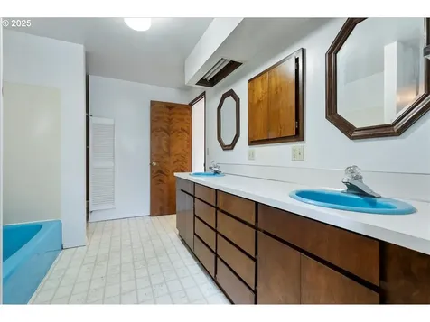 6108 SE Tenino Street Portland OR 97206