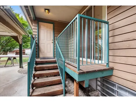 6108 SE Tenino Street Portland OR 97206