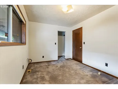 6108 SE Tenino Street Portland OR 97206