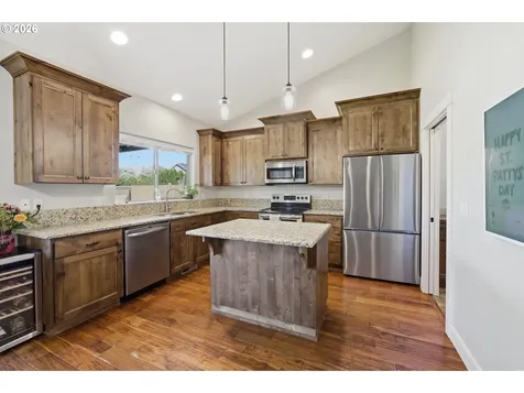 523 N 8th Place Carlton OR 97111