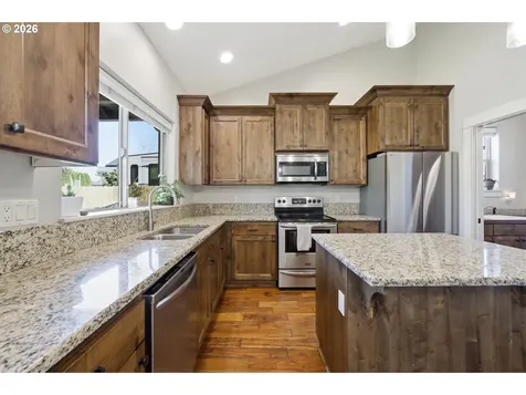 523 N 8th Place Carlton OR 97111