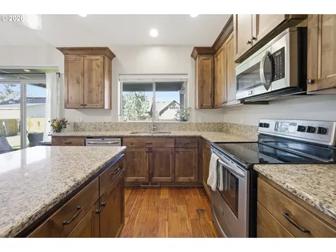 523 N 8th Place Carlton OR 97111