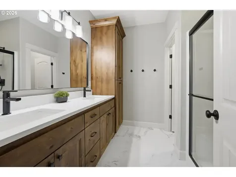 523 N 8th Place Carlton OR 97111