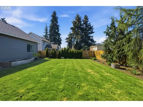 523 N 8th Place Carlton OR 97111