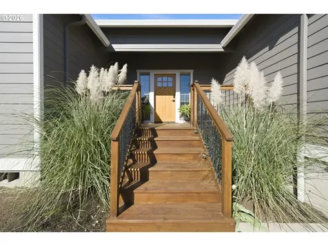 523 N 8th Place Carlton OR 97111