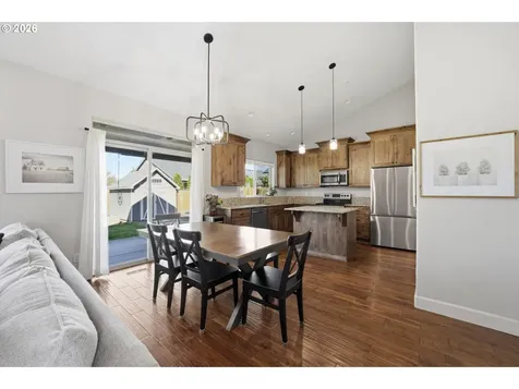 523 N 8th Place Carlton OR 97111