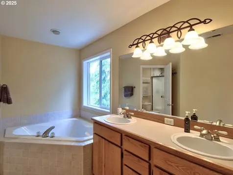 11302 NE 104th Street Vancouver WA 98662