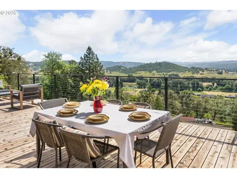 1007 Black Oak Drive Roseburg OR 97471