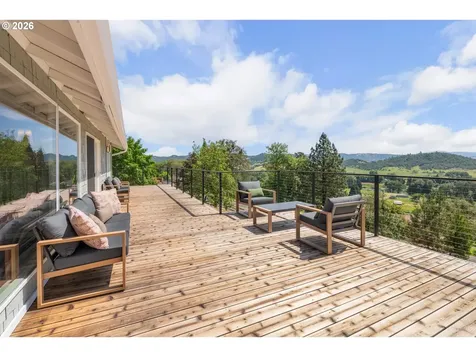 1007 Black Oak Drive Roseburg OR 97471