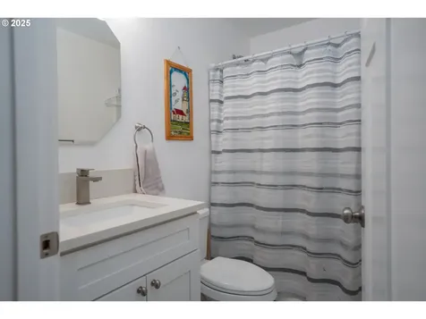 17 NW Kalmia Avenue Warrenton OR 97146