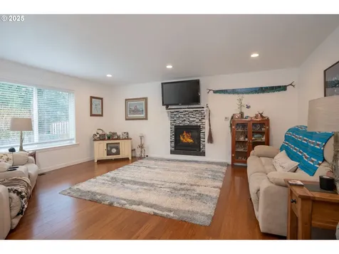 17 NW Kalmia Avenue Warrenton OR 97146