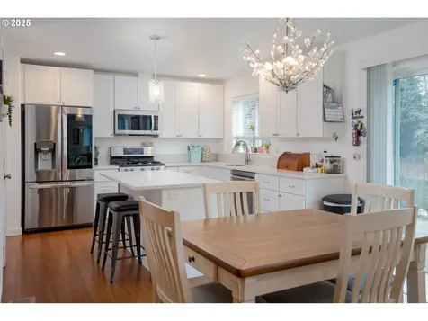 17 NW Kalmia Avenue Warrenton OR 97146