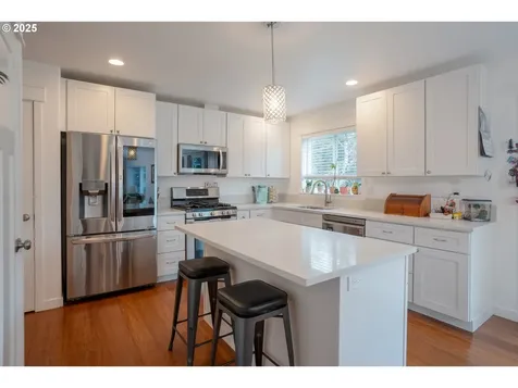 17 NW Kalmia Avenue Warrenton OR 97146
