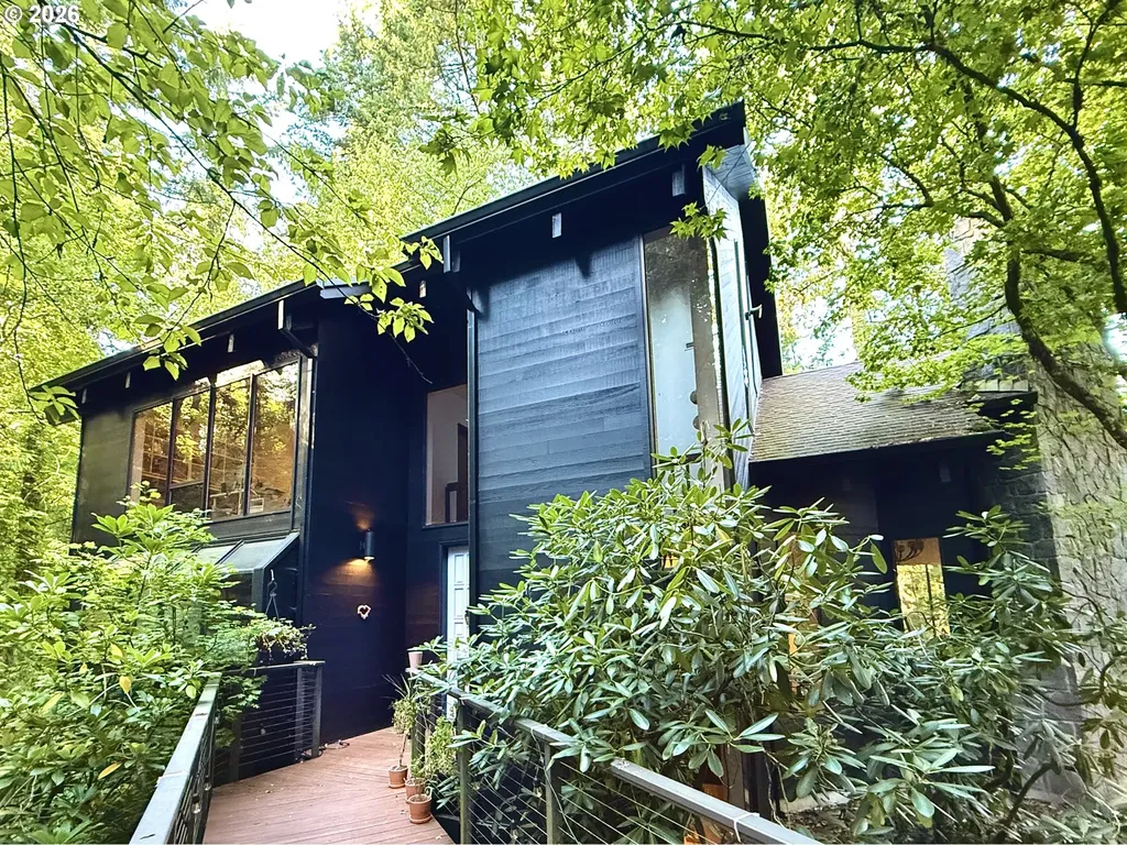 5822 SW Sheridan Court Portland OR 97221