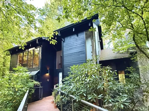 5822 SW Sheridan Court Portland OR 97221
