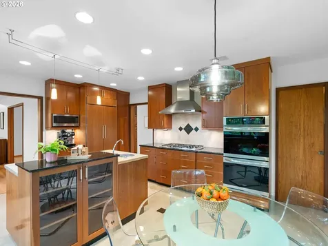 5822 SW Sheridan Court Portland OR 97221