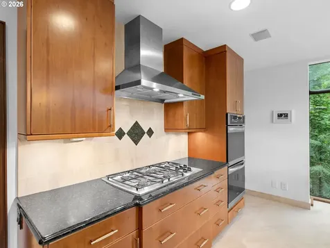 5822 SW Sheridan Court Portland OR 97221