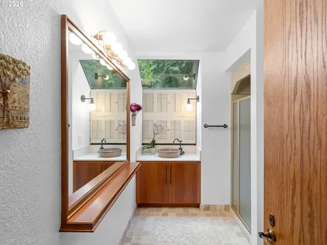5822 SW Sheridan Court Portland OR 97221