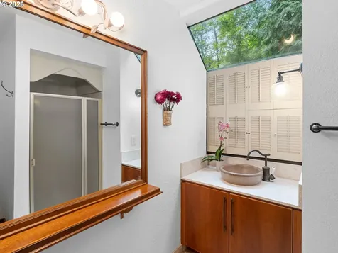 5822 SW Sheridan Court Portland OR 97221