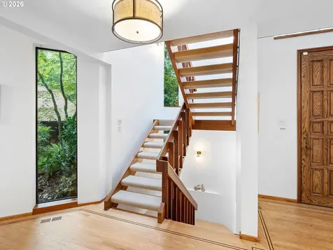 5822 SW Sheridan Court Portland OR 97221