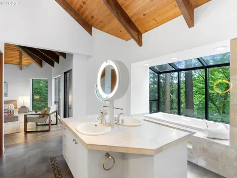 5822 SW Sheridan Court Portland OR 97221