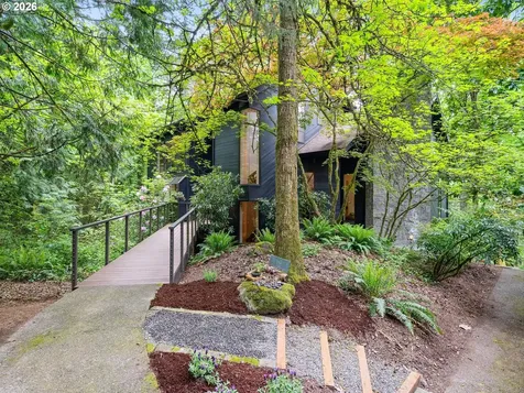 5822 SW Sheridan Court Portland OR 97221