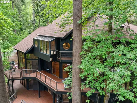5822 SW Sheridan Court Portland OR 97221