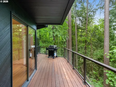 5822 SW Sheridan Court Portland OR 97221