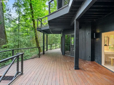 5822 SW Sheridan Court Portland OR 97221