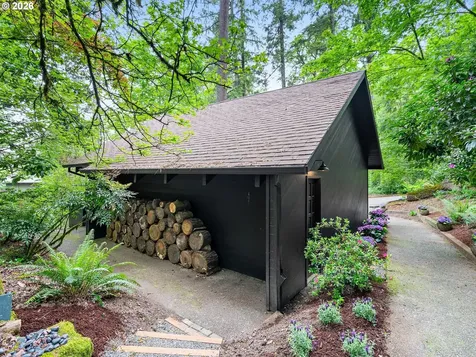 5822 SW Sheridan Court Portland OR 97221