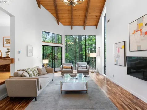 5822 SW Sheridan Court Portland OR 97221
