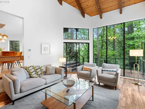 5822 SW Sheridan Court Portland OR 97221