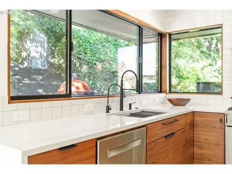 7615 SW 35th Avenue Portland OR 97219