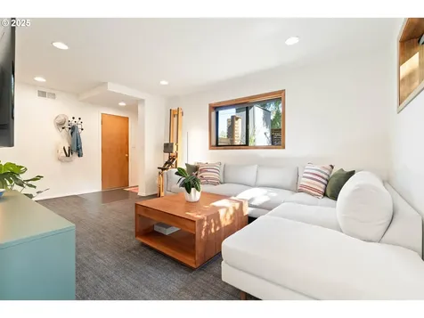 7615 SW 35th Avenue Portland OR 97219