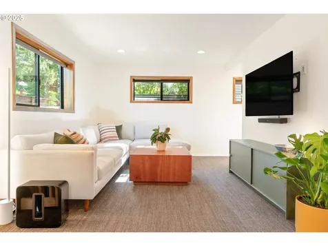 7615 SW 35th Avenue Portland OR 97219