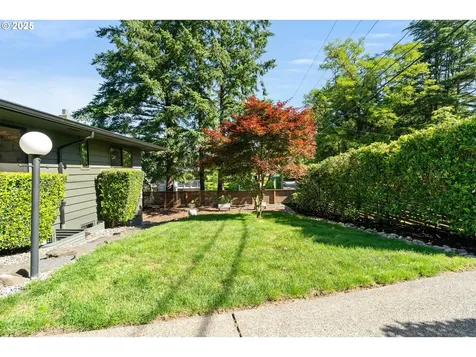 7615 SW 35th Avenue Portland OR 97219